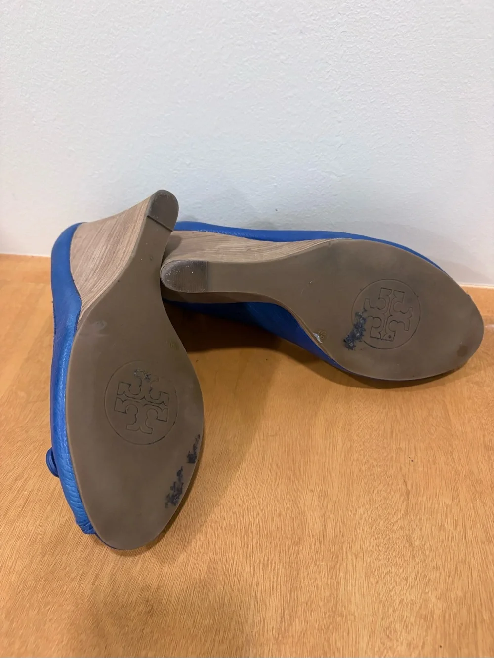 Tory Burch Royal Blue Leather Peep-Toe Pumps with Logo Medallion